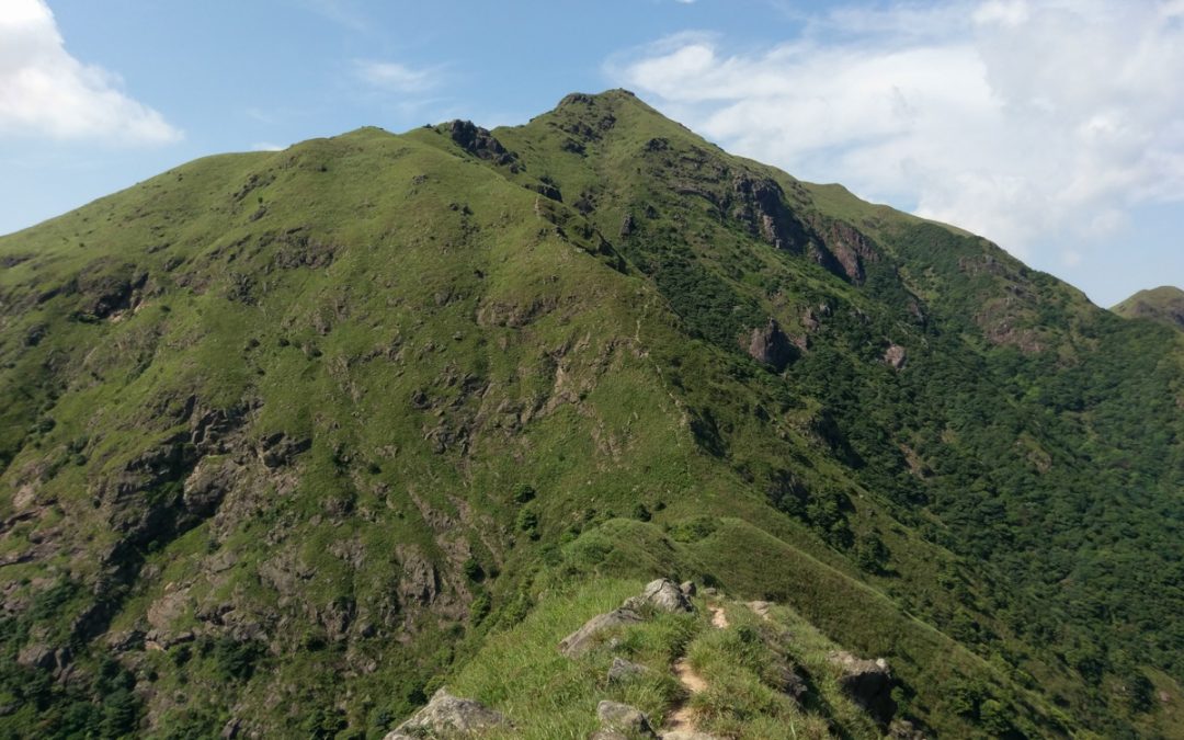 Middle Kau Nga Ling (Middle Dog Teeth Range)